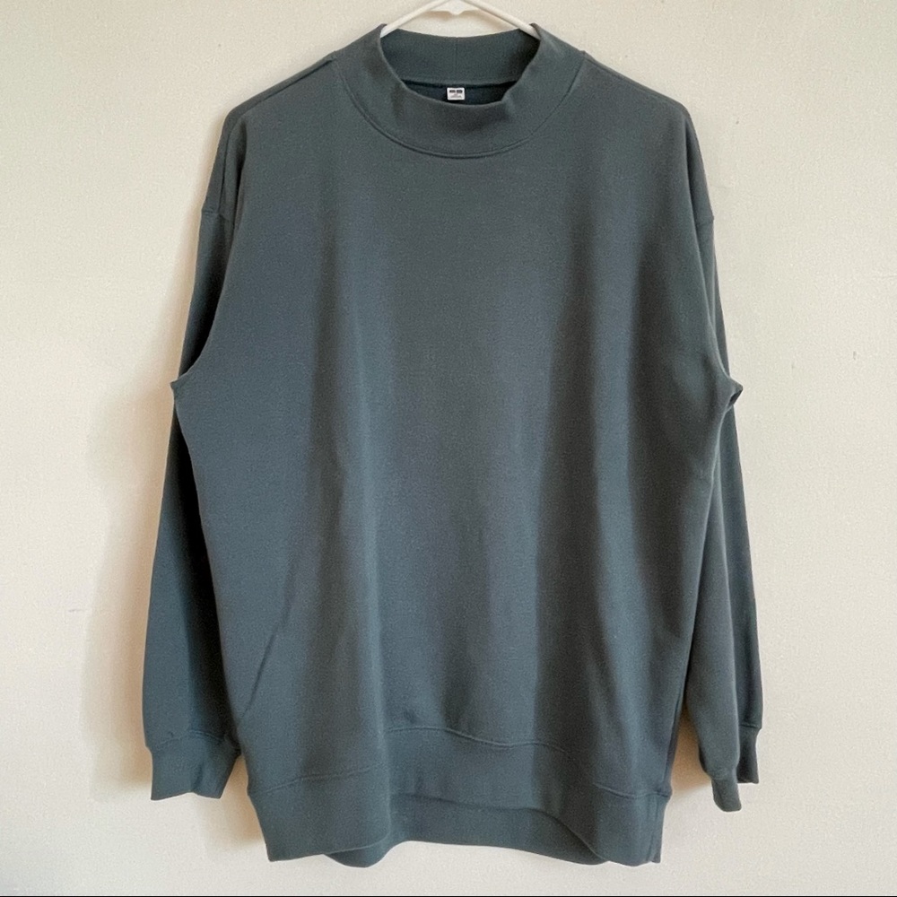 UNIQLO vintage-inspired crewneck 🗣